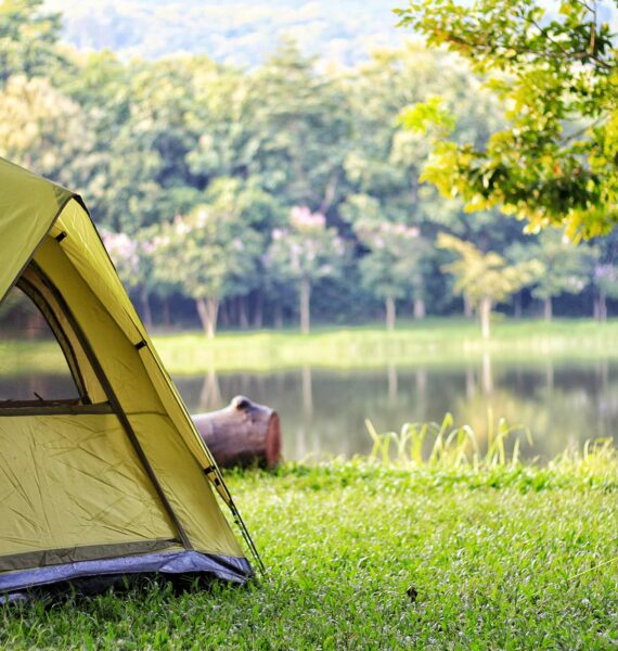 Tent pitch river bank (no electrics)