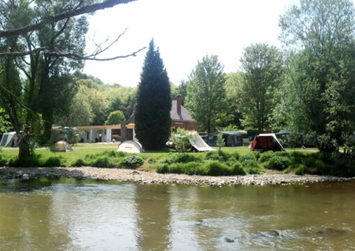 Emplacement camping-car (avec électricité)